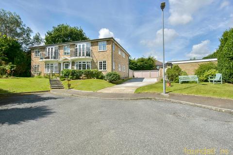 2 bedroom ground floor flat for sale