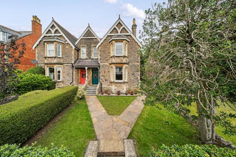 5 bedroom semi-detached house for sale