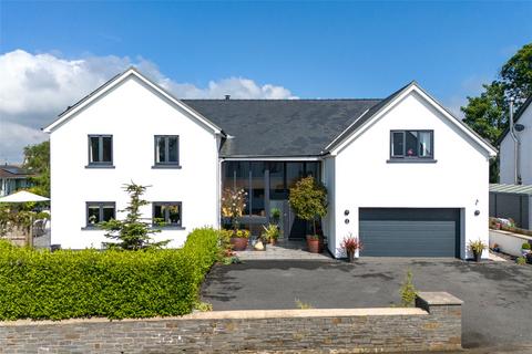 6 bedroom detached house for sale