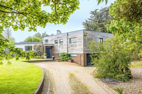 New Milton, Hampshire, BH25 4 bed detached house for sale
