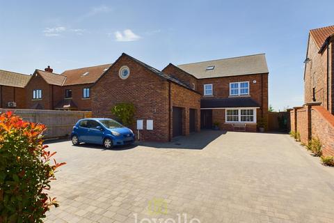 6 bedroom detached house for sale