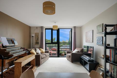 Upper Chase, Chelmsford CM2 2 bed apartment for sale