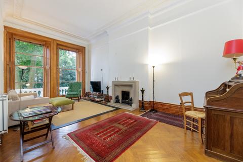 Cornwall Gardens, London, SW7 2 bed flat for sale