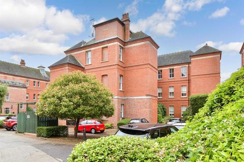 Rosebury Square, Woodford Green, Essex 2 bed ground floor flat for sale