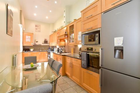Rosebury Square, Woodford Green, Essex 2 bed ground floor flat for sale