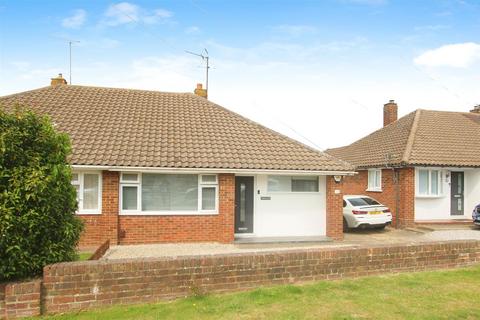Minterne Avenue, Sittingbourne 3 bed semi