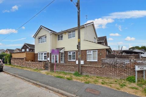 Canvey Island SS8 5 bed detached house for sale