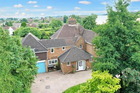 6 bedroom detached house for sale