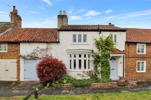 St. James Green, Thirsk YO7 3 bed terraced house for sale