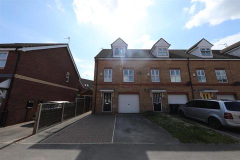 Easter Wood Close, Bransholme, Hull 3 bed end of terrace house for sale