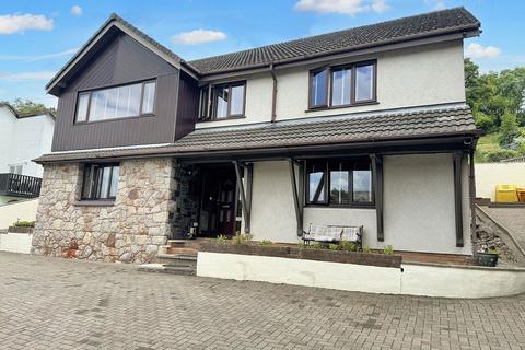 6 bedroom detached house for sale