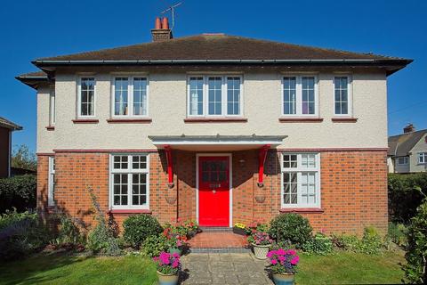 Princes Road, Felixstowe, Suffolk, IP11 4 bed detached house for sale