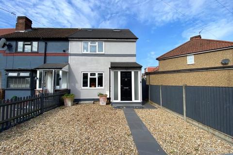 4 bedroom end of terrace house for sale