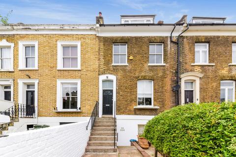 Woodhill, LONDON 2 bed apartment for sale