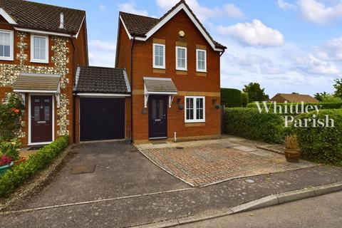 3 bedroom link detached house for sale