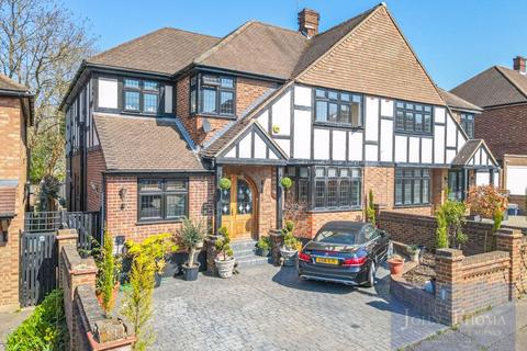 Coolgardie Avenue, Chigwell IG7 5 bed semi