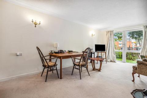 Fishers Lane, London, W4 1 bed flat for sale