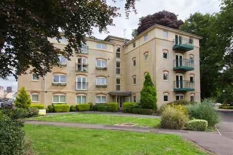 44 Sir Bernard Lovell Road, Malmesbury 2 bed apartment for sale