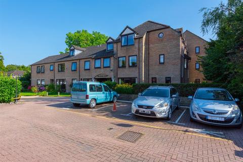 Hillstead Court, Basingstoke RG21 2 bed apartment for sale