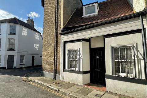 Middle Street, Deal, Kent, CT14 2 bed terraced house for sale
