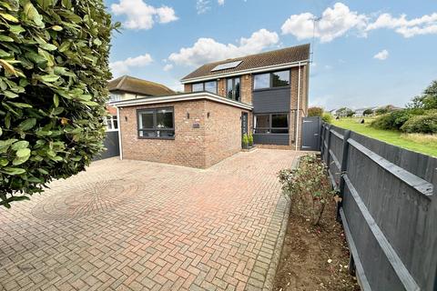 Glynn Road, Peacehaven, BN10 8AT 6 bed detached house for sale