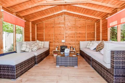 Oasthouse Field, Ivychurch, Romney... 4 bed detached house for sale
