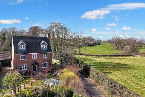 Moat Lane, Woore, CW3 5 bed detached house for sale