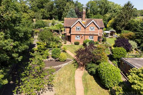 Furnace Lane, Edenbridge TN8 3 bed semi