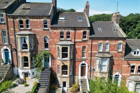 10 Hanover Terrace, Whitby 7 bed townhouse for sale