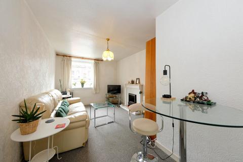 230 Causewayside, Edinburgh, EH9 1UU 2 bed maisonette for sale