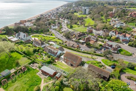 Radnor Cliff Crescent, Kent CT20 4 bed detached house for sale