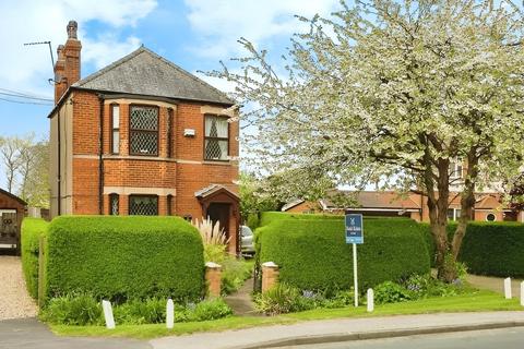 Station Road, Hull HU12 3 bed detached house for sale