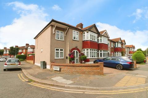 Longwood Gardens, Ilford IG5 5 bed end of terrace house for sale