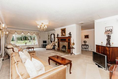 Green Lane, West Yorkshire WF8 4 bed bungalow for sale