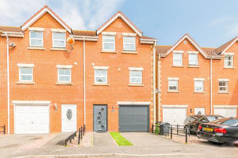 School Road, Great Yarmouth 3 bed end of terrace house for sale