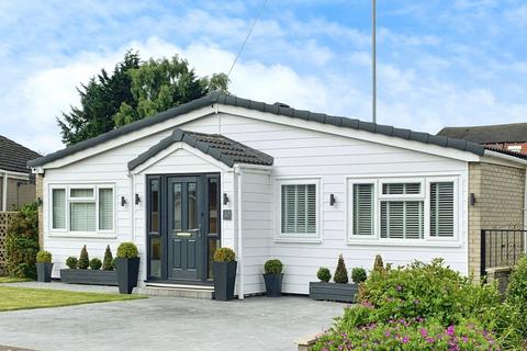 Kings Chase, Leeds LS26 3 bed bungalow for sale