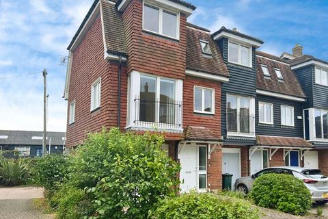 Western Barn Close, East Sussex TN31 3 bed end of terrace house for sale