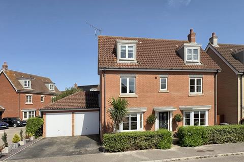 5 bedroom detached house for sale