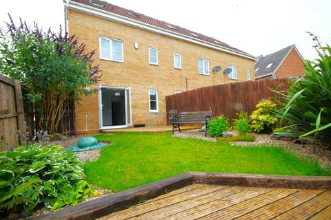 4 bedroom end of terrace house for sale