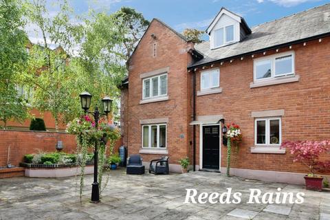 Altrincham Road, Wilmslow SK9 2 bed apartment for sale