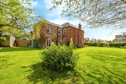 6 bedroom detached house for sale