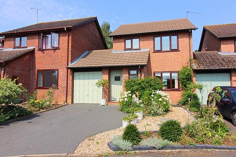 3 bedroom link detached house for sale