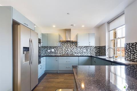 Canterbury Road, Kent CT9 4 bed flat for sale