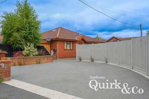 Zider Pass, Canvey Island, SS8 4 bed detached bungalow for sale