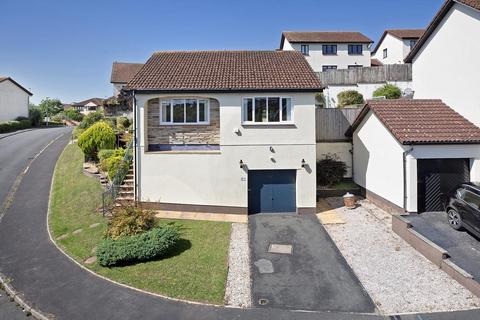 Valley Close, Teignmouth, TQ14 2 bed detached bungalow for sale