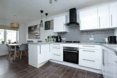 Reedland Crescent, Faversham, ME13 3 bed terraced house for sale