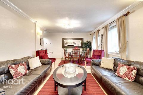Radcliffe Way, NORTHOLT 3 bed flat for sale