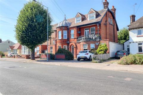 East Clacton CO15 2 bed apartment for sale