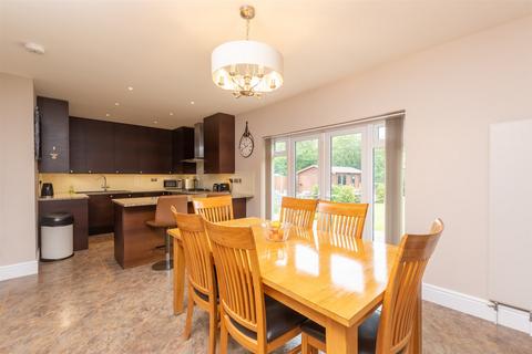 London Road, Sevenoaks, Kent 5 bed detached bungalow for sale