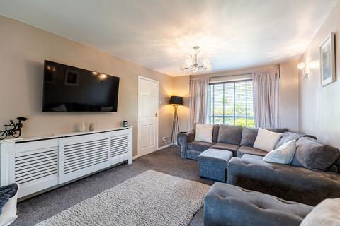 Beagle Avenue, Huddersfield, HD4 4 bed semi